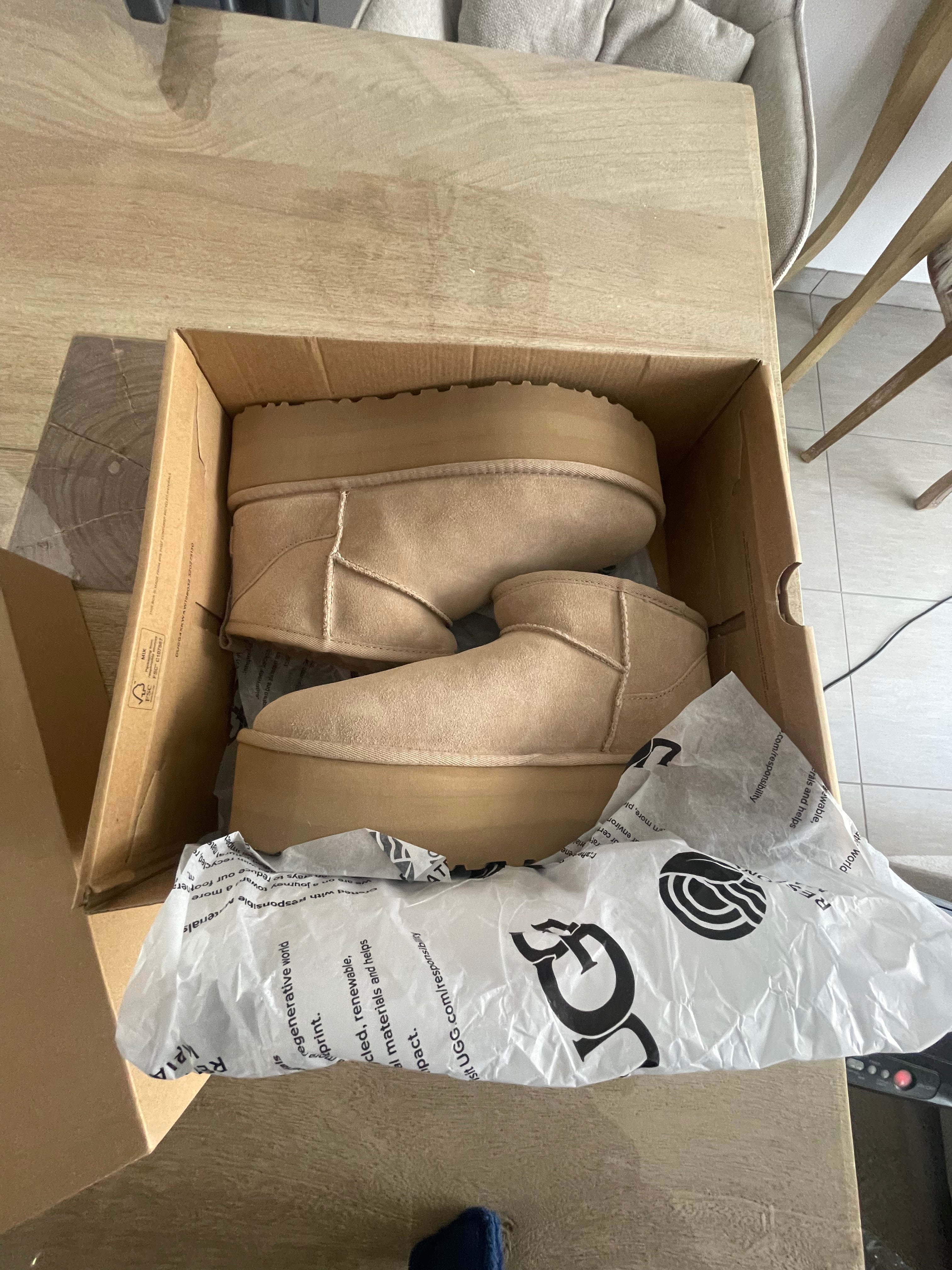 UGG mini Classic T40