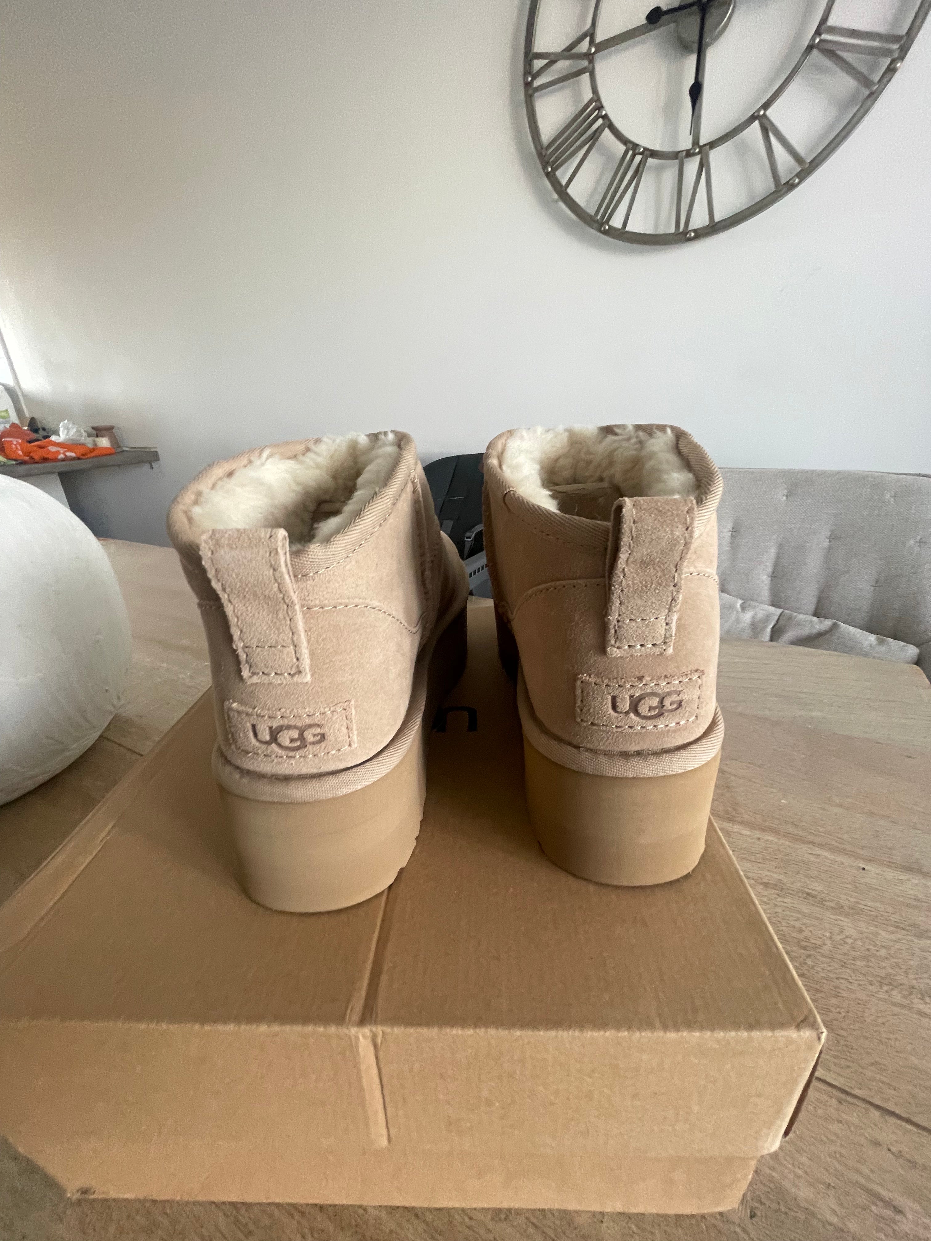 UGG mini Classic T40