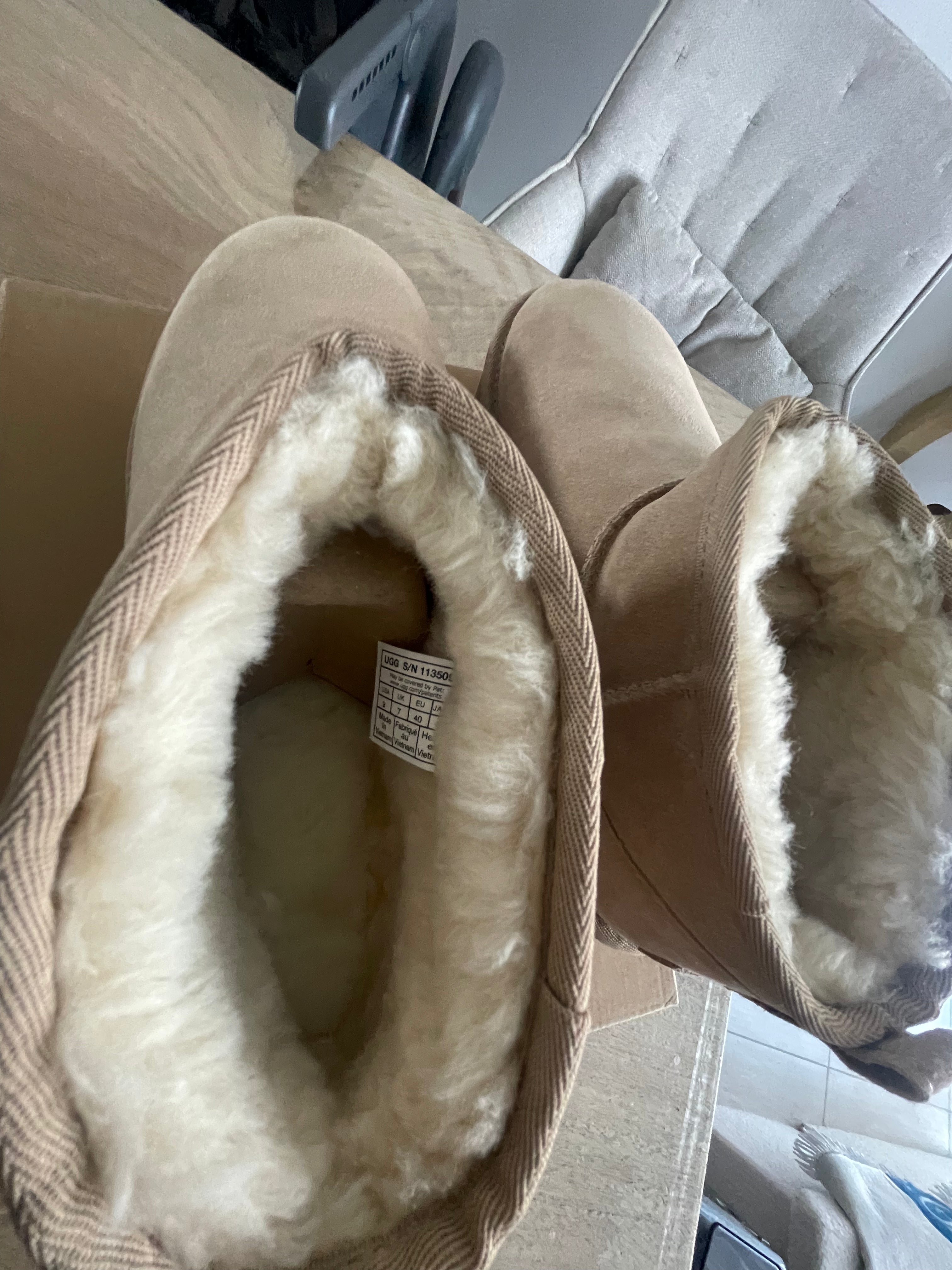 UGG mini Classic T40